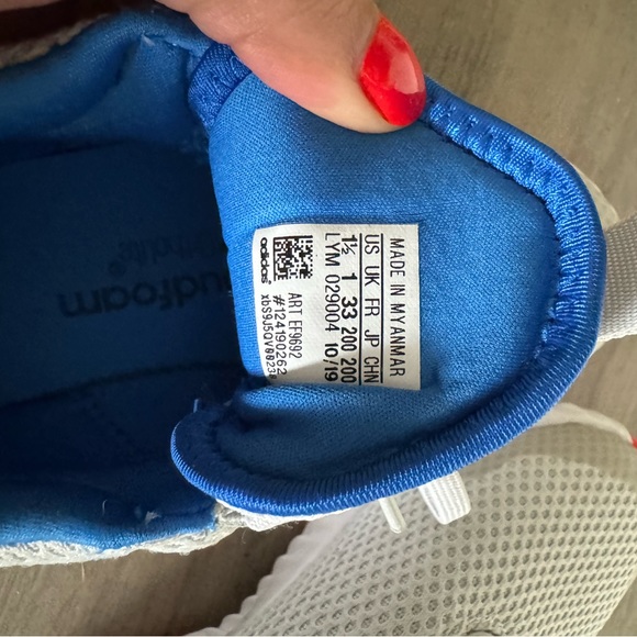 Adidas shoes - Picture 4 of 4